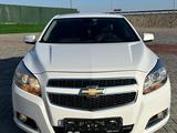 Chevrolet Malibu 2013 года за 7 800 000 тг. в Туркестан – фото 2