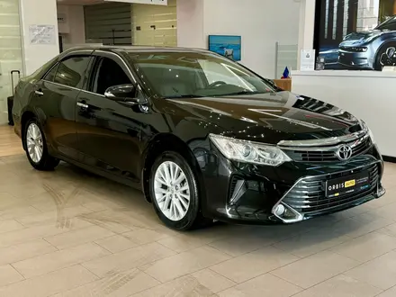 Toyota Camry 2015 года за 11 790 000 тг. в Актобе – фото 5