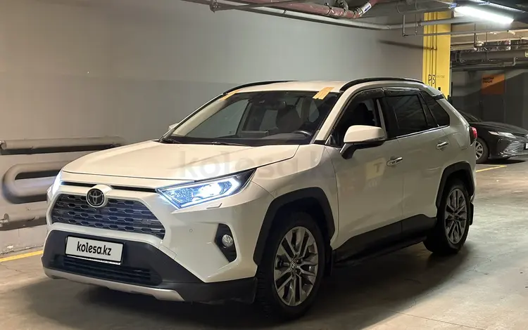 Toyota RAV4 2022 годаfor19 800 000 тг. в Алматы