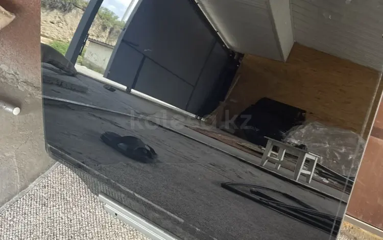 Переднии боковые стекла на Toyota Land Cruiser Prado 150 за 147 тг. в Алматы