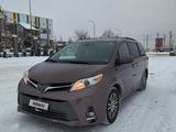 Toyota Sienna 2018 года за 15 500 000 тг. в Алматы