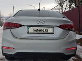 Hyundai Accent 2017 годаfor6 500 000 тг. в Алматы – фото 2