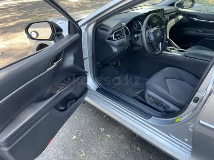 Toyota Camry 2021 года за 9 793 800 тг. в Алматы – фото 13