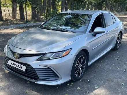 Toyota Camry 2021 года за 9 793 800 тг. в Алматы