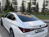 Lexus ES 250 2018 года за 18 900 000 тг. в Астана – фото 4