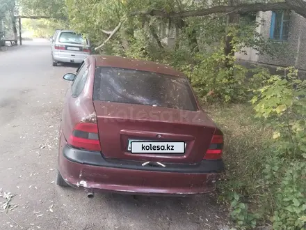 Opel Vectra 1997 года за 600 000 тг. в Караганда – фото 3