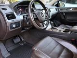 Volkswagen Touareg 2011 года за 12 500 000 тг. в Алматы – фото 5