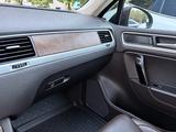 Volkswagen Touareg 2011 года за 12 500 000 тг. в Алматы – фото 4