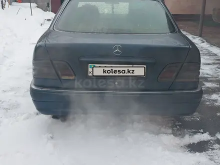 Mercedes-Benz E 320 1998 года за 2 800 000 тг. в Алматы – фото 4