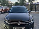 Volkswagen Tiguan 2015 года за 7 500 000 тг. в Атырау – фото 2