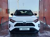 Toyota RAV4 2021 года за 15 500 000 тг. в Атырау