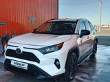 Toyota RAV4 2021 года за 15 500 000 тг. в Атырау – фото 3