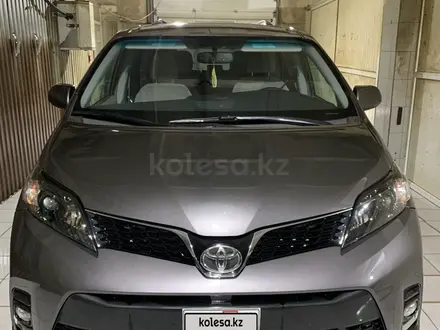 Toyota Sienna 2016 года за 10 700 000 тг. в Атырау