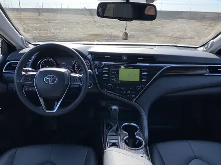 Toyota Camry 2018 года за 14 300 000 тг. в Экибастуз – фото 19