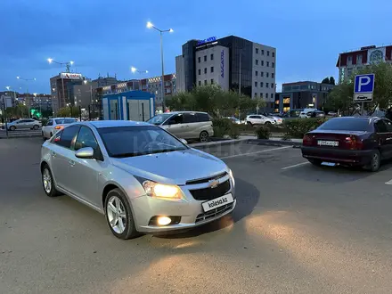 Chevrolet Cruze 2010 года за 3 400 000 тг. в Астана – фото 2
