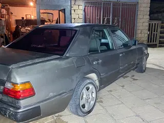 Mercedes-Benz E-Class, 1989