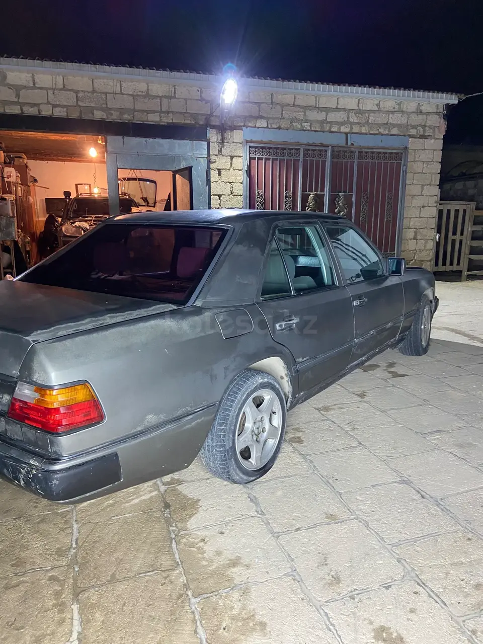 Mercedes-Benz E-Class, 1989