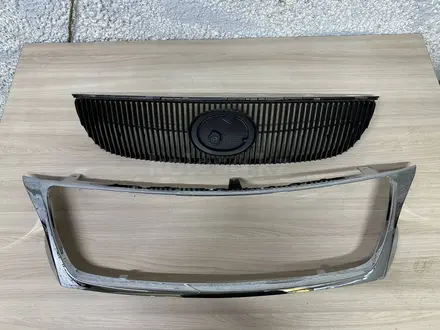Решетка радиатора Верхняя,молдинг решетки на Lexus Gs 300 за 25 000 тг. в Алматы
