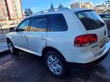 Volkswagen Touareg 2006 года за 6 200 000 тг. в Астана – фото 4