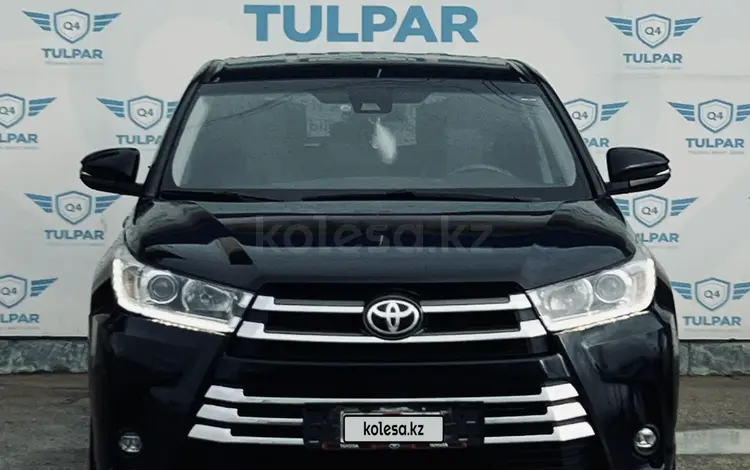 Toyota Highlander 2017 года за 17 300 000 тг. в Актау