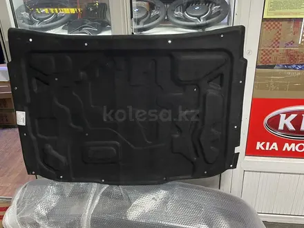 Обшивка капота BMW E30 шуба за 20 000 тг. в Алматы