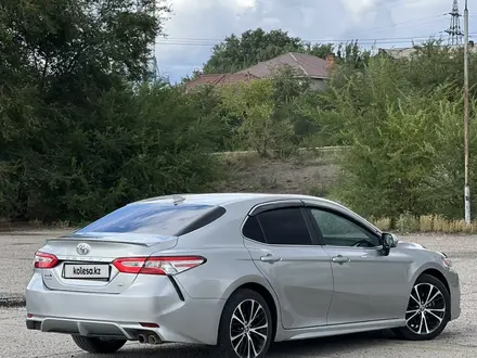 Toyota Camry 2020 года за 13 500 000 тг. в Семей – фото 11