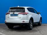 Toyota RAV4 2019 года за 11 980 000 тг. в Алматы – фото 3