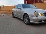 Mercedes-Benz E 320 2001 года за 5 300 000 тг. в Актау – фото 2