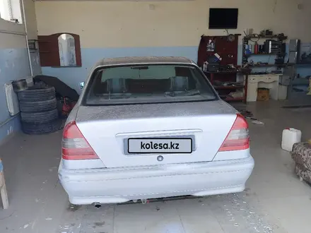 Mercedes-Benz C 200 1995 года за 2 000 000 тг. в Жанаозен – фото 2