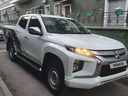 Mitsubishi L200 2022 года за 12 300 000 тг. в Астана – фото 2