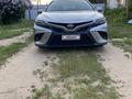 Toyota Camry 2018 года за 8 300 000 тг. в Уральск – фото 2