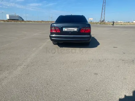 Mercedes-Benz E 320 2000 года за 3 300 000 тг. в Актау – фото 4