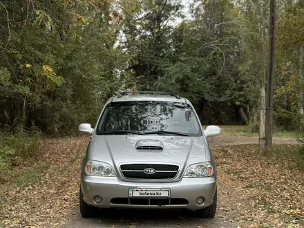 Kia Carnival 2003 года за 4 000 000 тг. в Шымкент