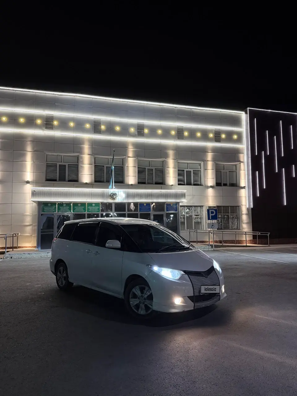 Toyota Estima, 2008