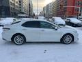 Toyota Camry Luxe 2019 года за 14 650 000 тг. в Астана – фото 17