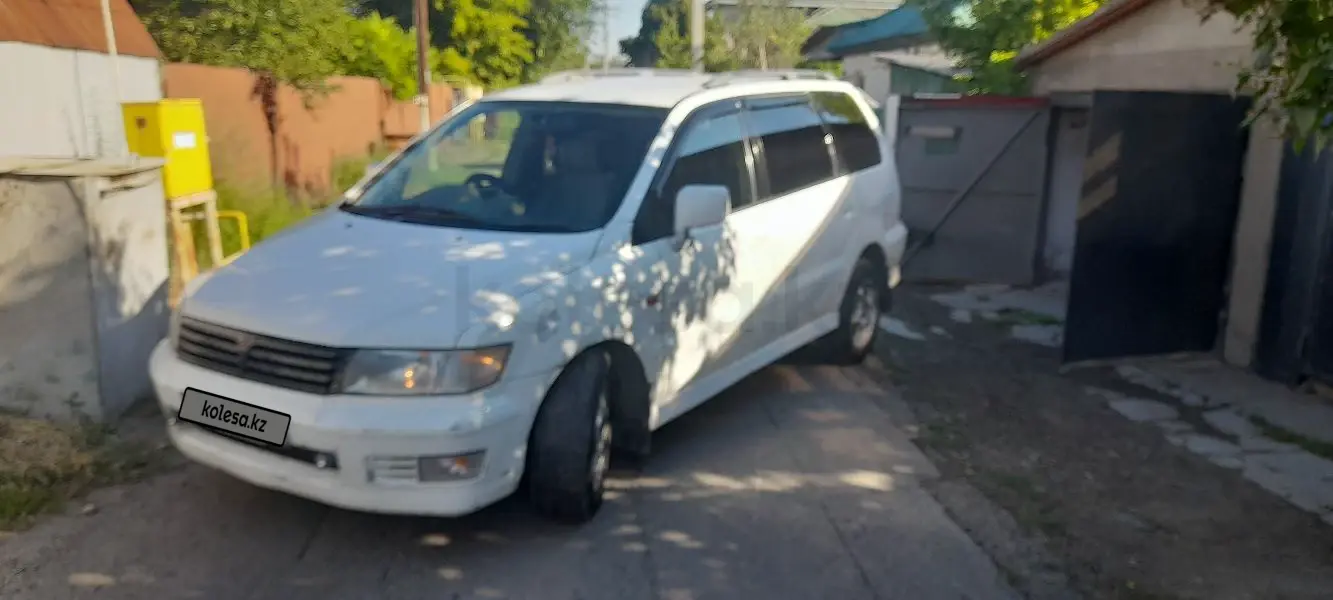 Mitsubishi Chariot, 1998