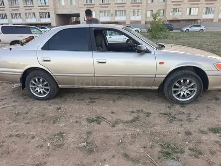 Toyota Camry 1997 года за 2 100 000 тг. в Астана – фото 3