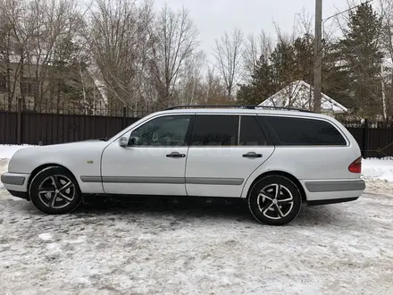 Mercedes-Benz E 240 2000 года за 3 000 000 тг. в Астана – фото 2