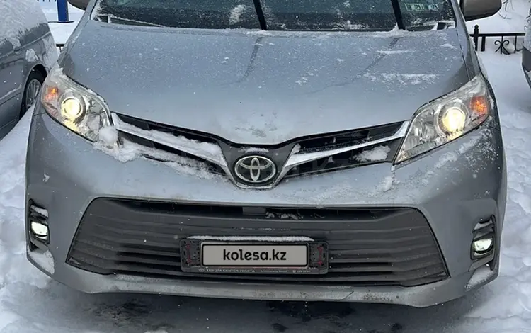 Toyota Sienna 2015 года за 13 000 000 тг. в Астана