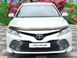 Toyota Camry 2019 года за 13 900 000 тг. в Алматы – фото 2