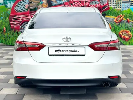 Toyota Camry 2019 года за 13 900 000 тг. в Алматы – фото 4