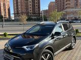 Toyota RAV4 2017 года за 11 700 000 тг. в Актау