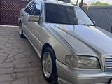 Mercedes-Benz C 280 1993 года за 1 800 000 тг. в Алматы – фото 2