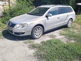Volkswagen Passat 2005 года за 3 300 000 тг. в Семей – фото 2