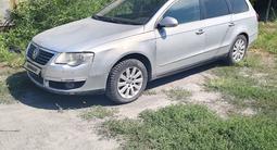 Volkswagen Passat 2005 года за 3 300 000 тг. в Семей – фото 2