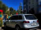 Volkswagen Touareg 2007 года за 5 800 000 тг. в Есик – фото 3