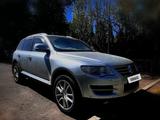 Volkswagen Touareg 2007 года за 5 800 000 тг. в Есик – фото 4