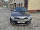 Toyota Camry 2015 года за 11 100 000 тг. в Караганда