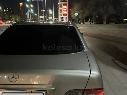 Mercedes-Benz E 320 2000 года за 3 500 000 тг. в Астана – фото 2