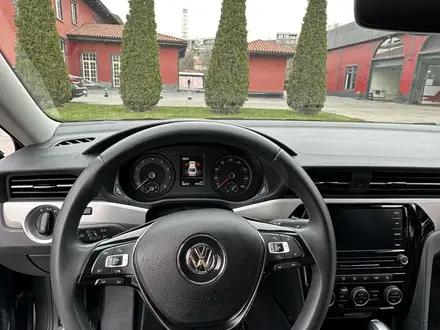 Volkswagen Passat 2020 года за 11 500 000 тг. в Алматы – фото 12